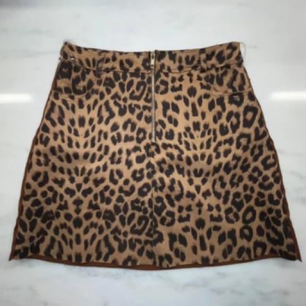 Vestique Mini Leaopord Skirt
